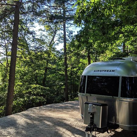 Airstream Caravel 2020 Loblolly Pines Adventure Camp Hotel Eureka Springs Ngoại thất bức ảnh